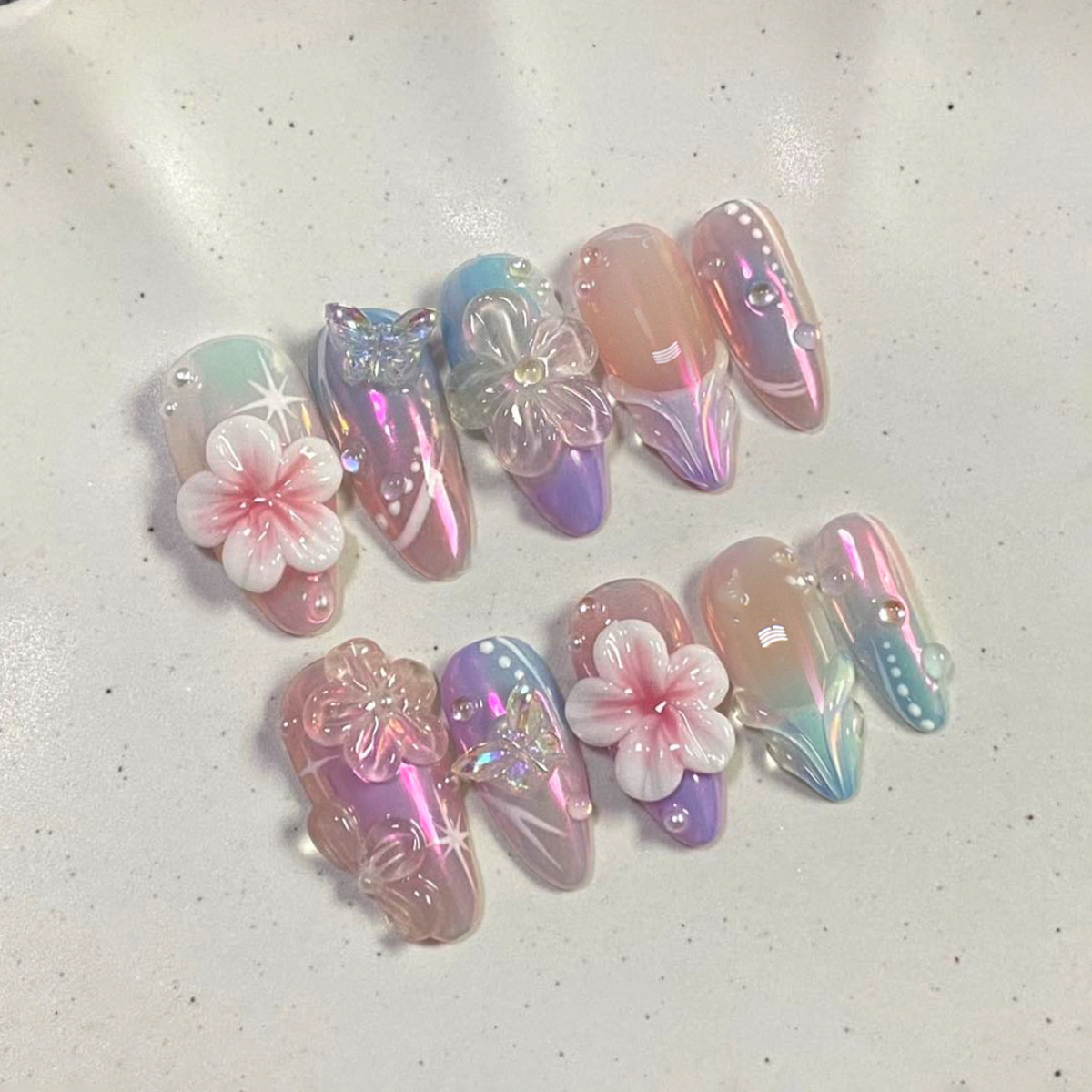 30枚入りフェイクネイル 3Dフラワー スター バタフライ  - Resin Art Design For Wedding のレビューと価格