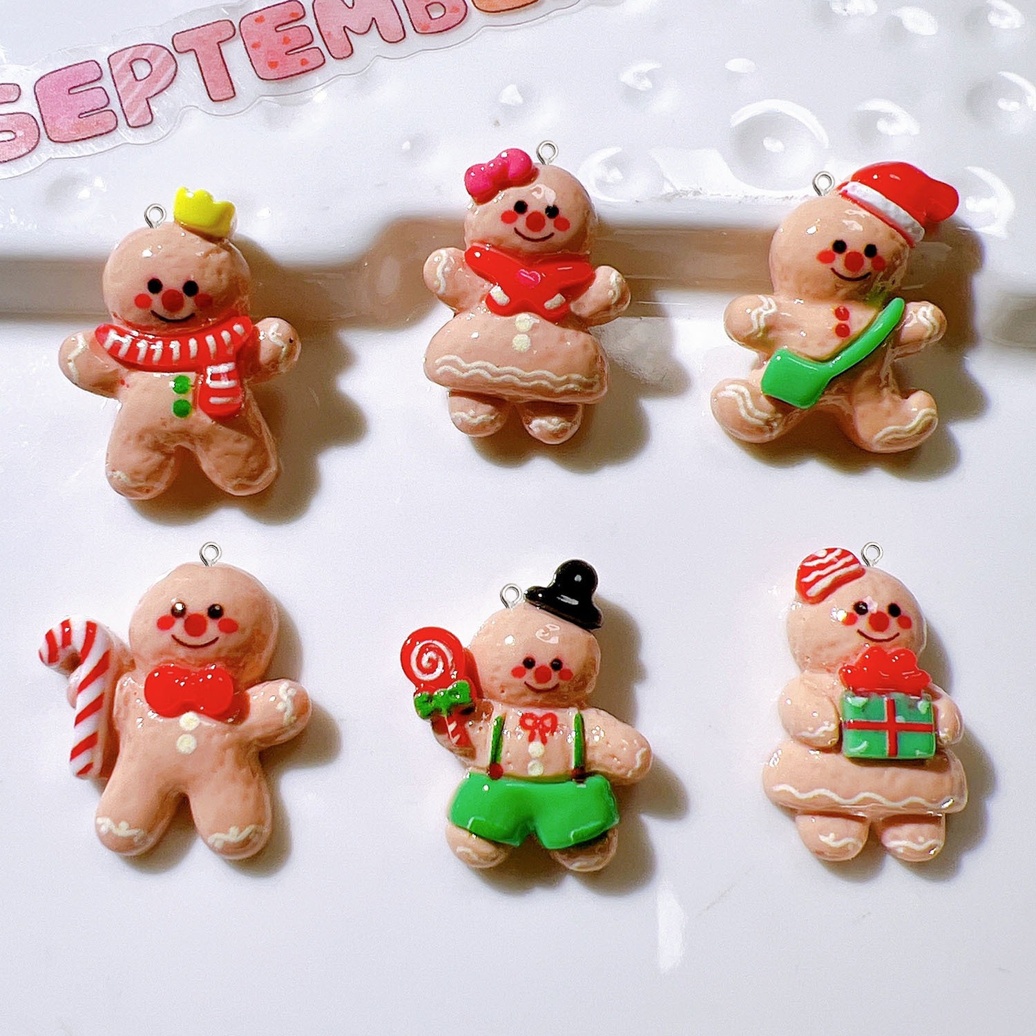 10 個かわいいクリスマス人形平面樹脂チャームペンダントヘア - Resin Art Earrings Material のレビューと価格